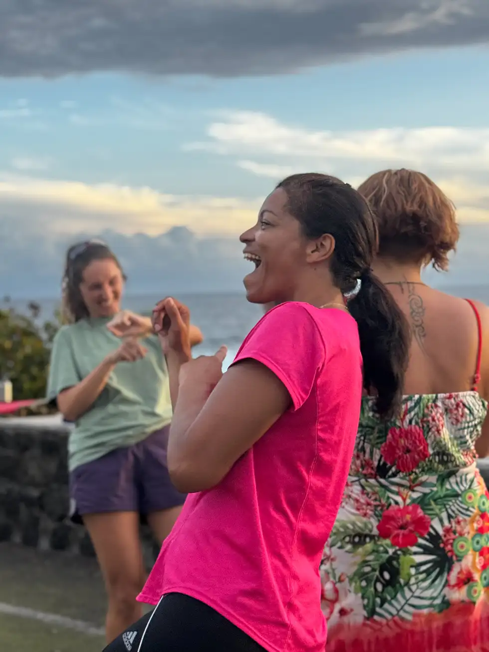 ahnolia-yoga-du-rire-la-reunion-11